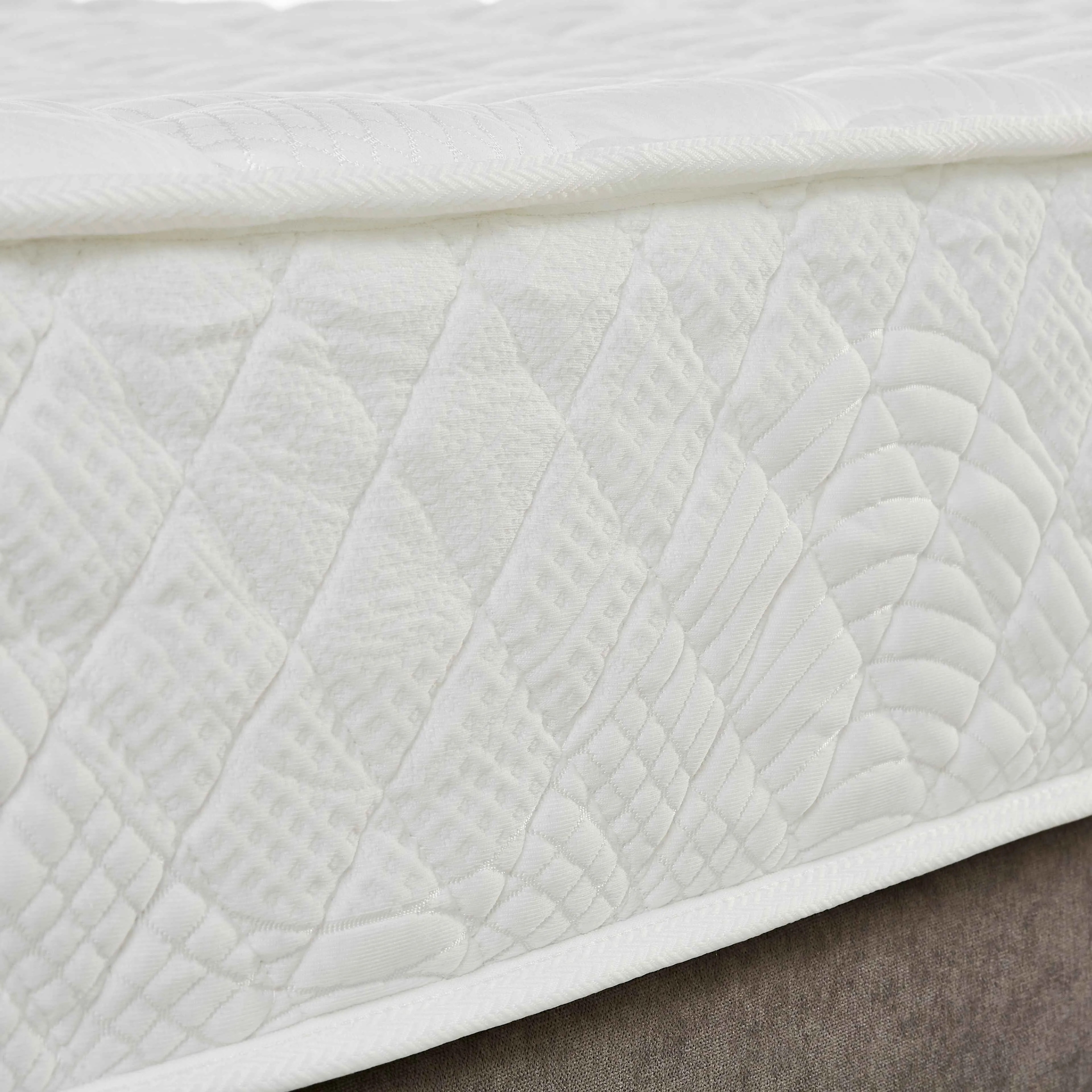 Basics Hybrid Queen Mattress