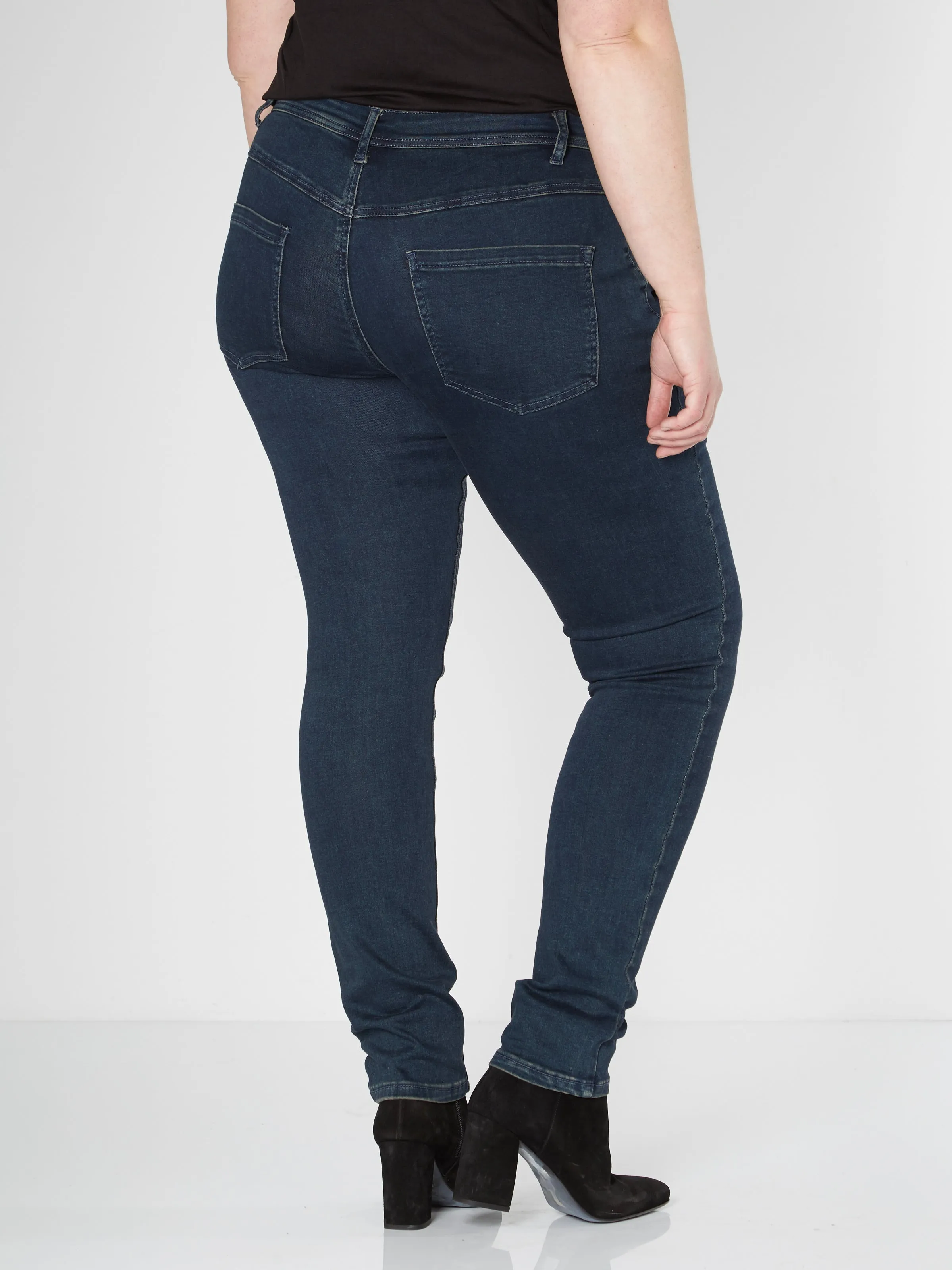 CAMILLA JEANS IN KLASSISCHER WASCHUNG - Dark Denim