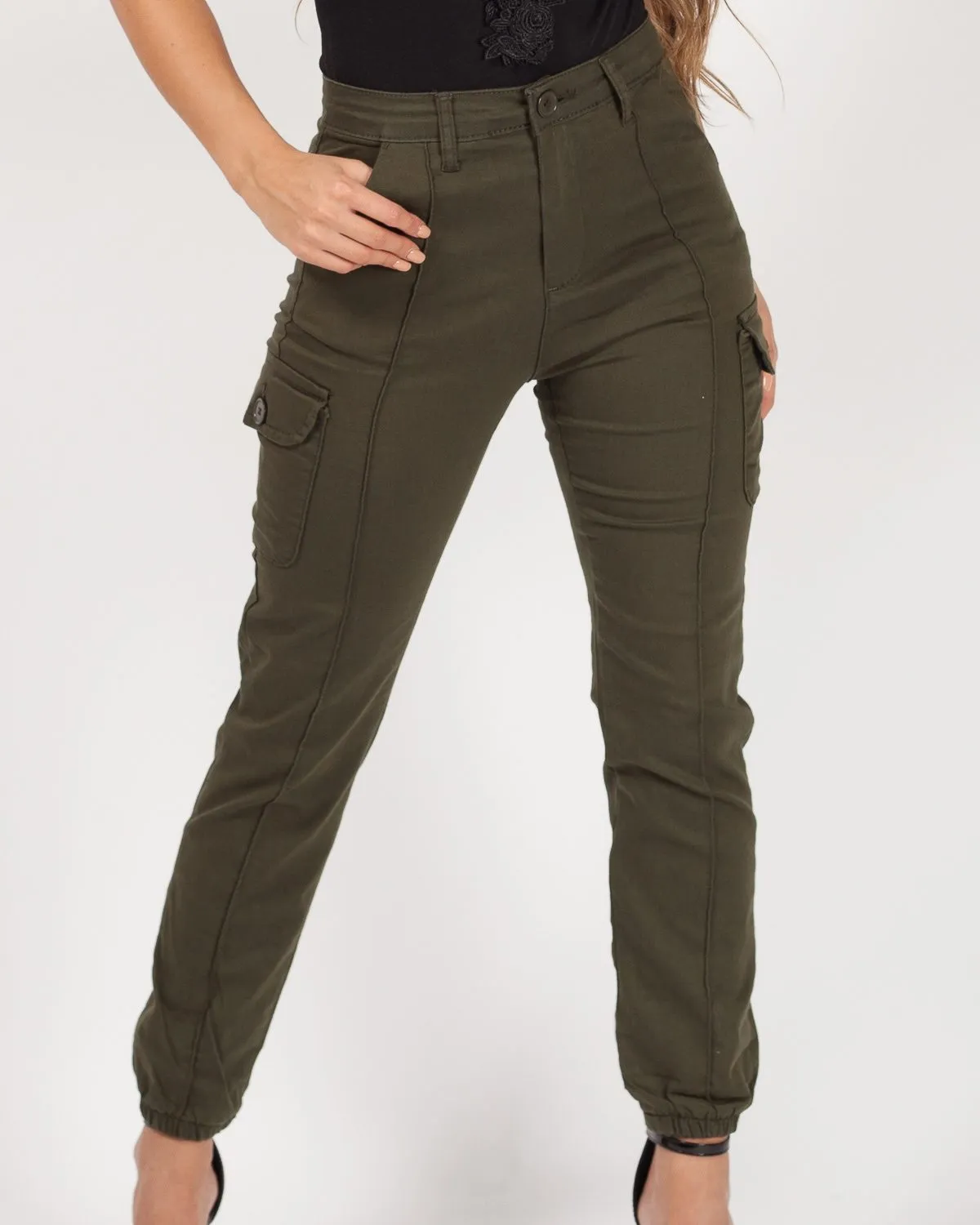 Carlia Cuffed Hem Cargo Trousers In Khaki