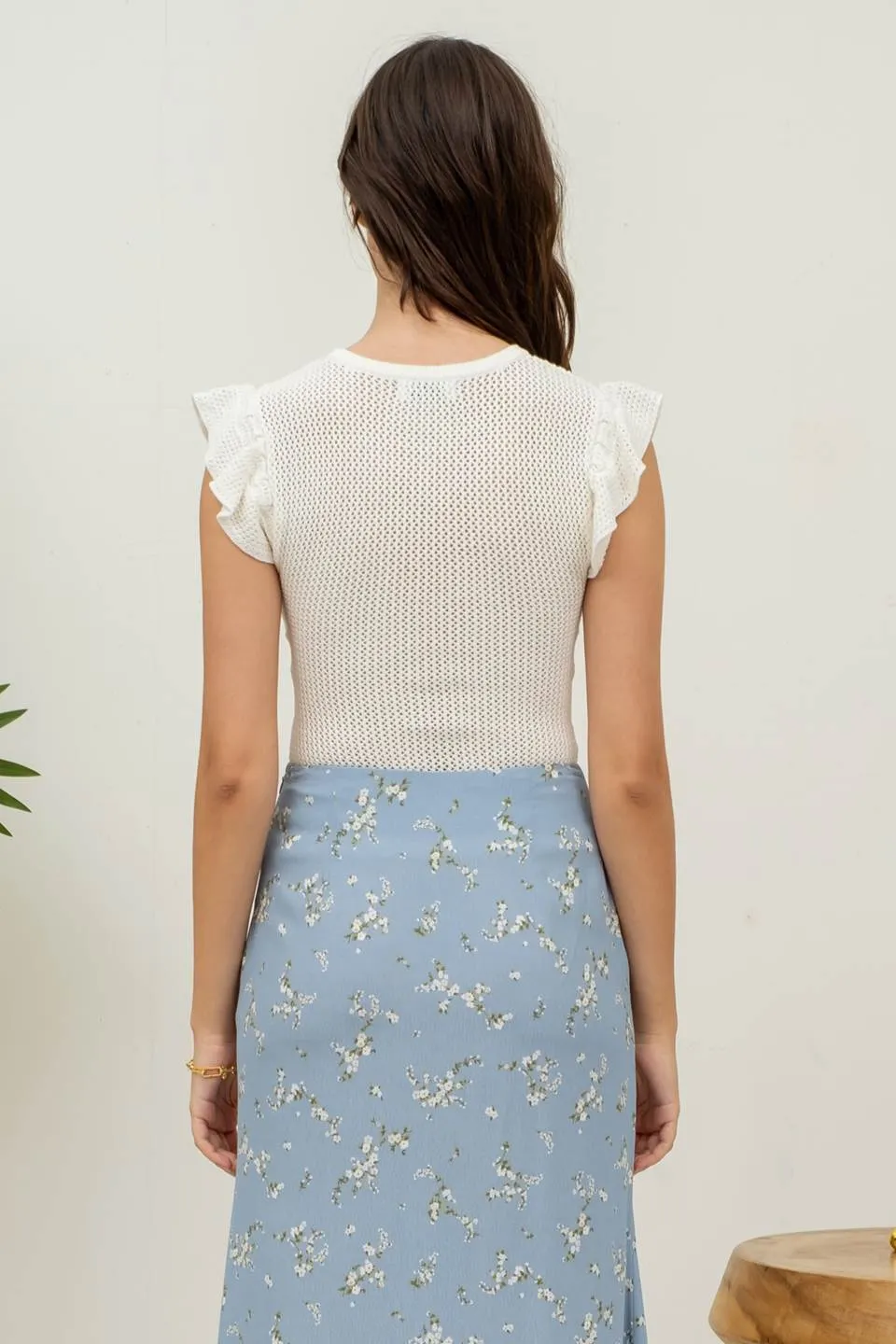 RUFFLE SLEEVE CROCHET KNIT TOP